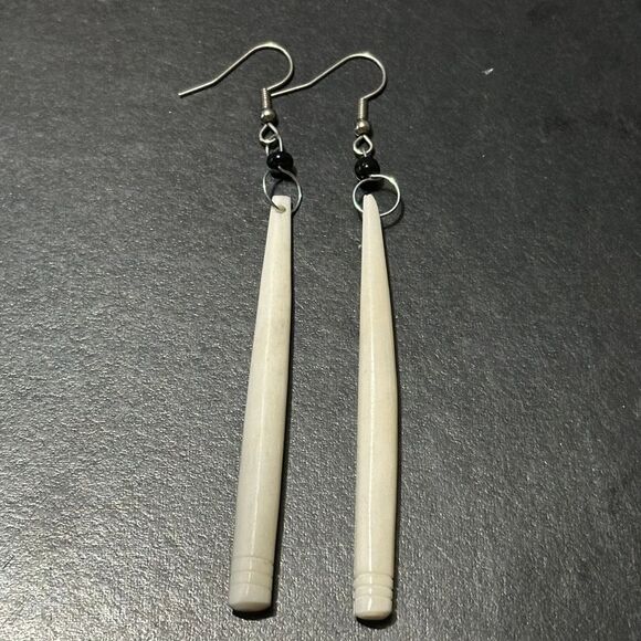 NWOT African Bone Dangling Round Carved Earrings - Picture 2 of 5